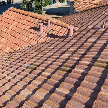 Roofing Contractor materials and craftsmanship in Chicago